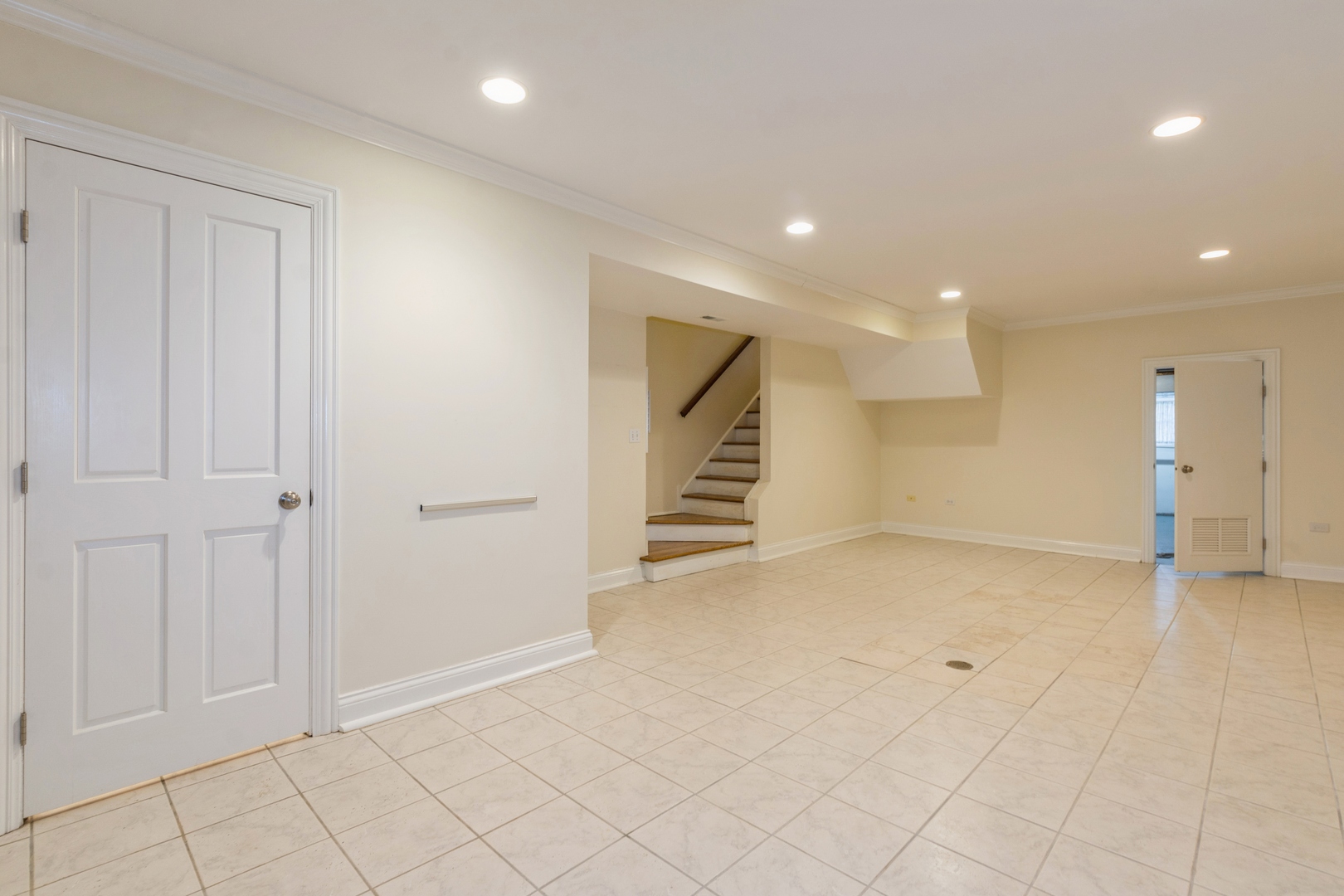 903 W WEBSTER Avenue