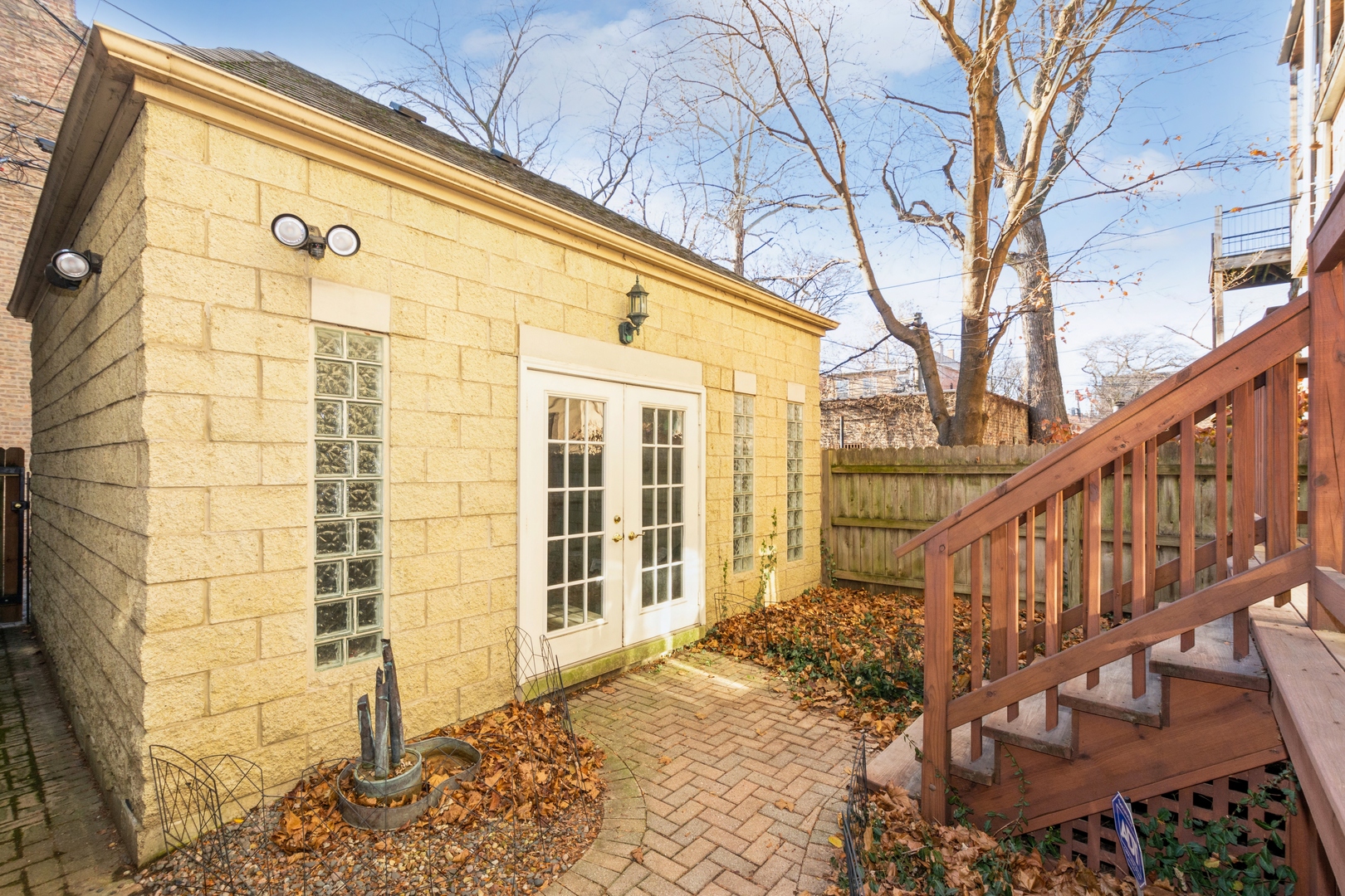 903 W WEBSTER Avenue