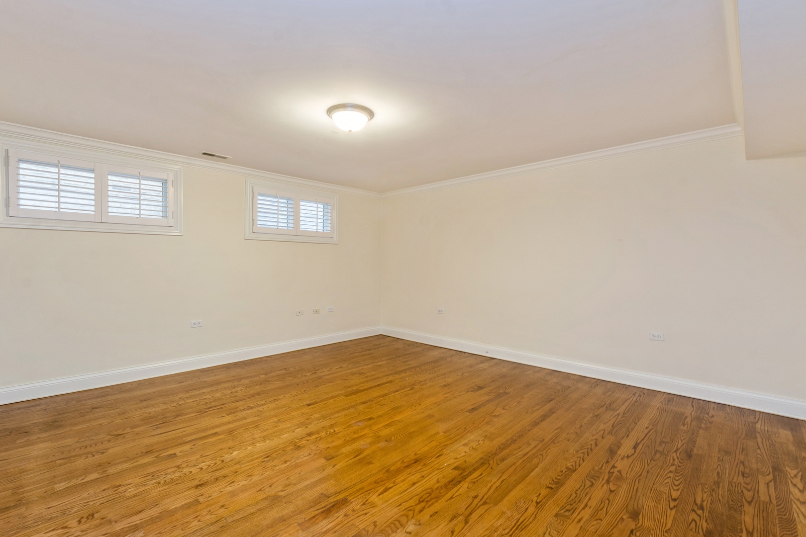 903 W WEBSTER Avenue