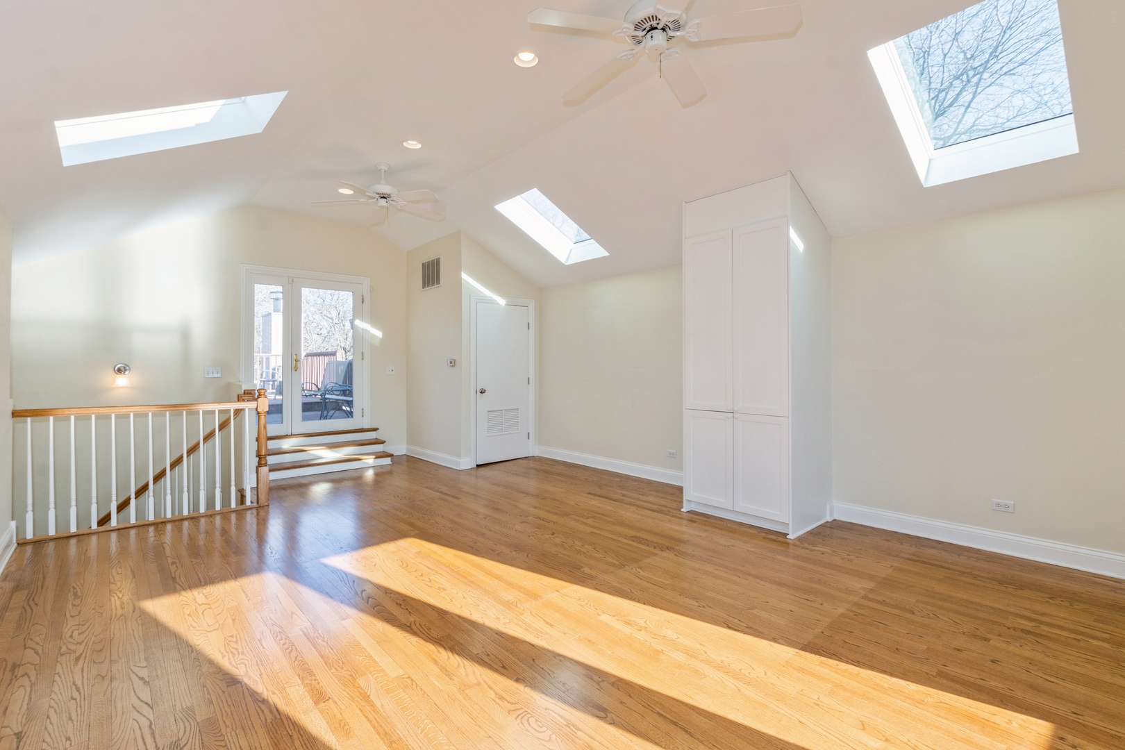 903 W WEBSTER Avenue