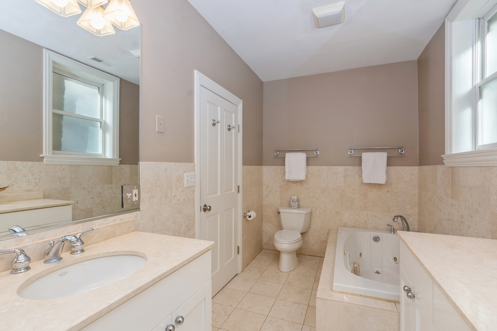 903 W WEBSTER Avenue