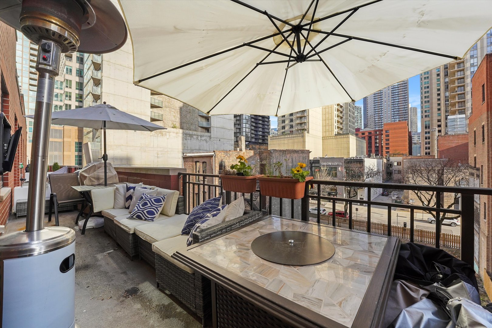 33 W Huron Street Unit: 413