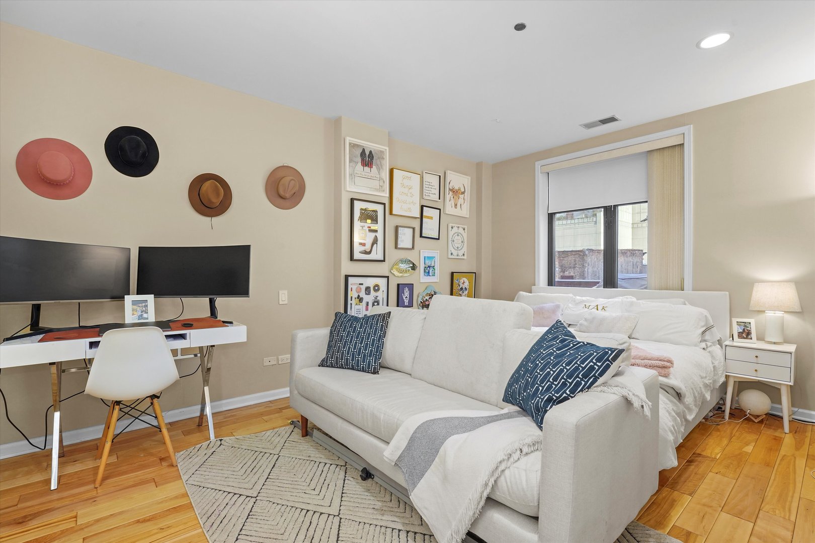 33 W Huron Street Unit: 413