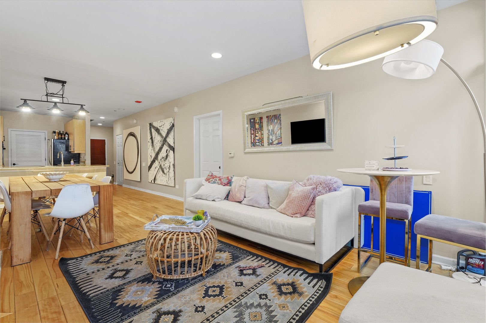 33 W Huron Street Unit: 413