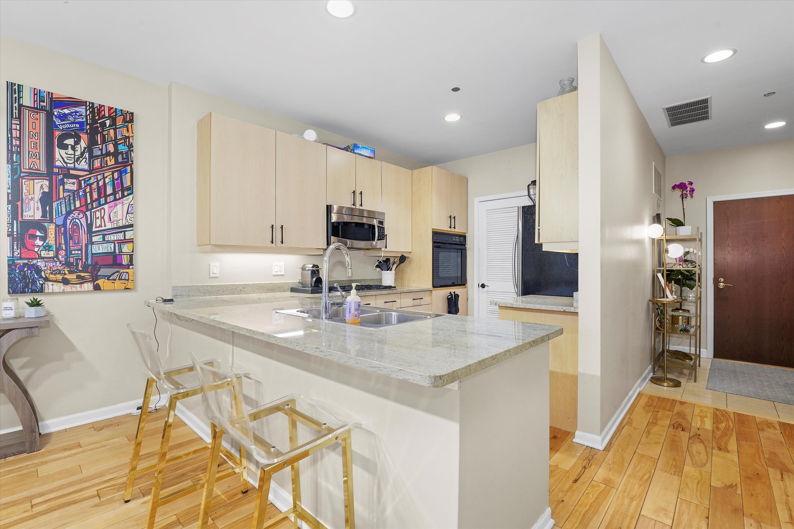 33 W Huron Street Unit: 413