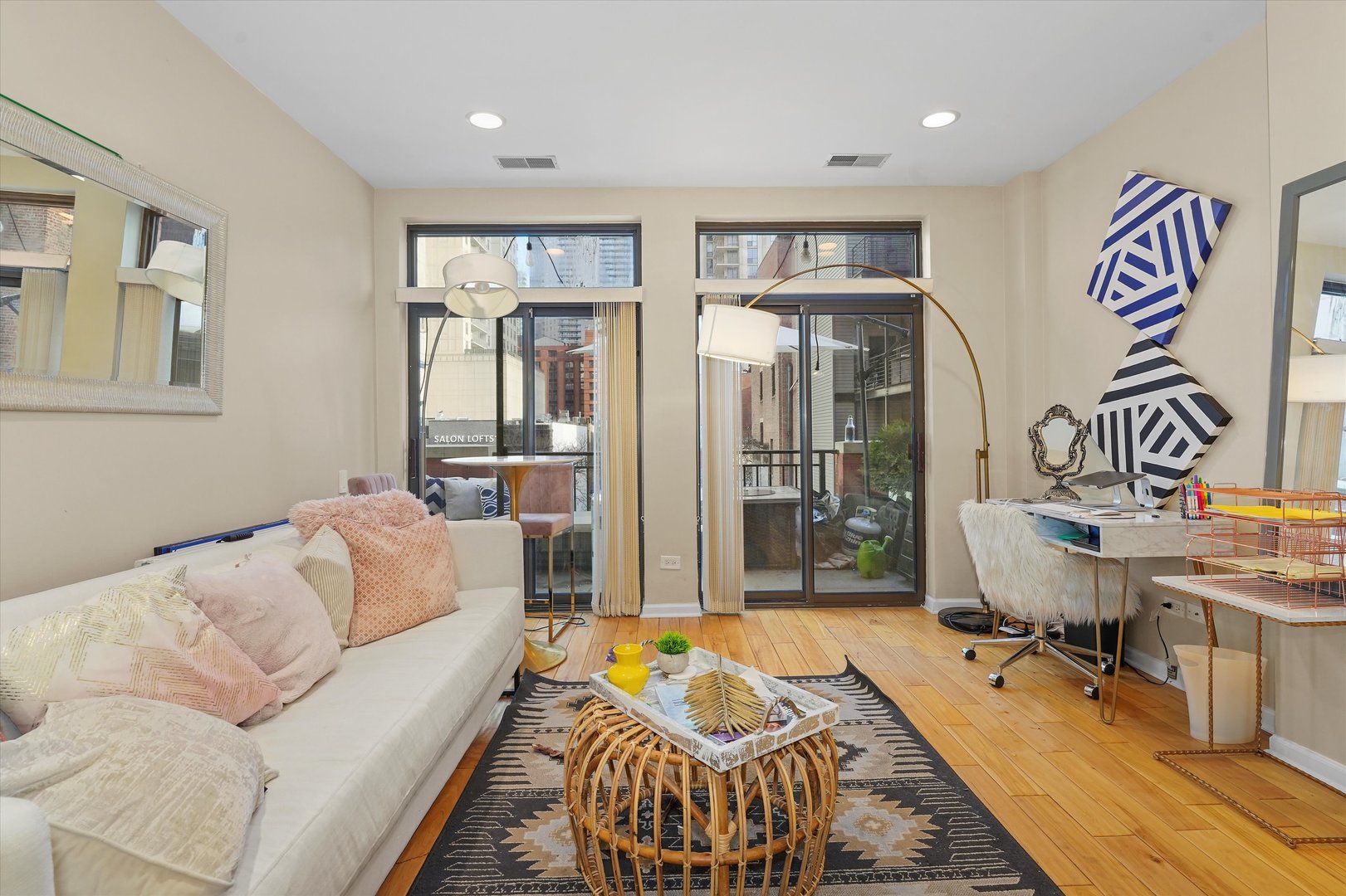 33 W Huron Street Unit: 413