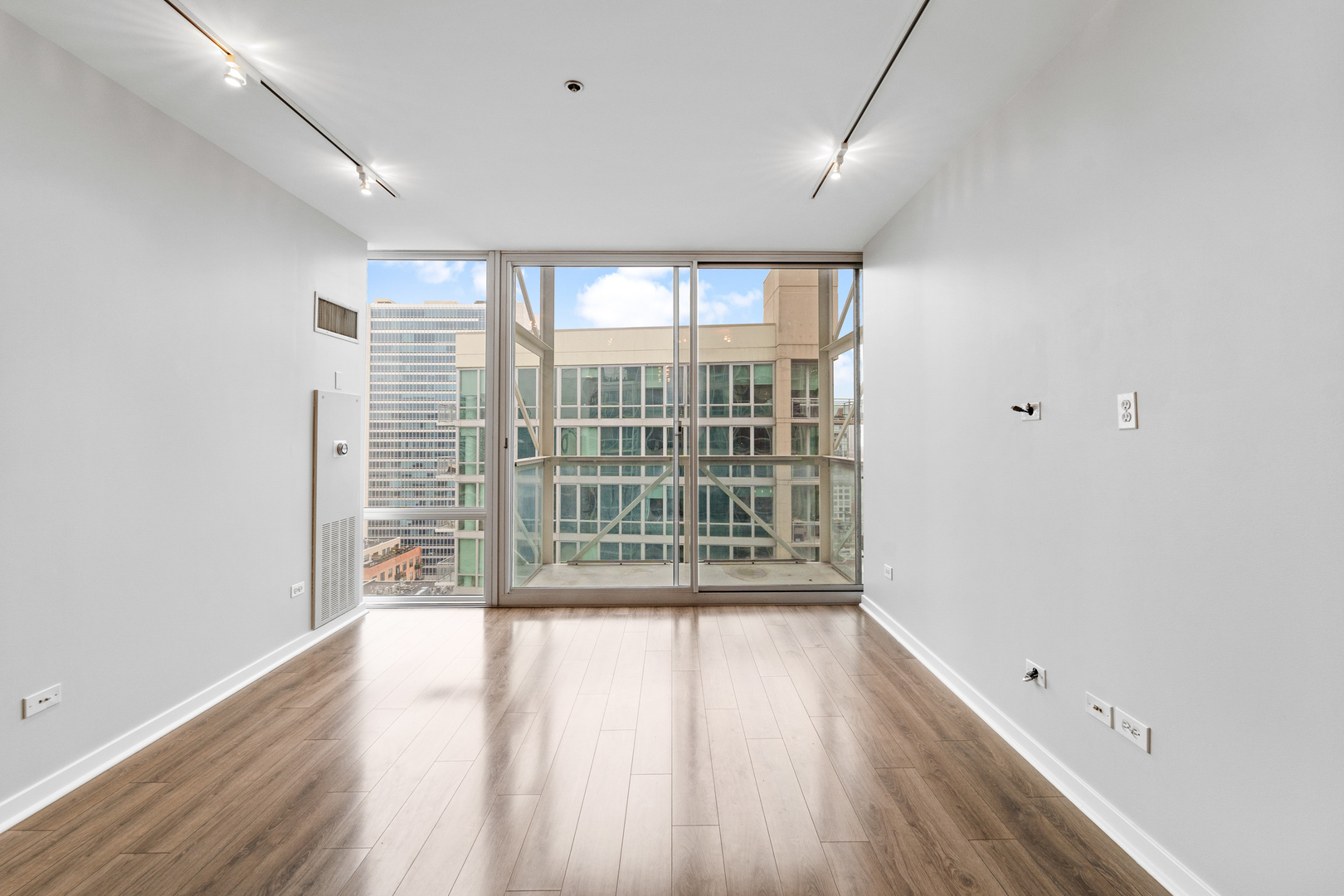653 N Kingsbury Street Unit: 2004