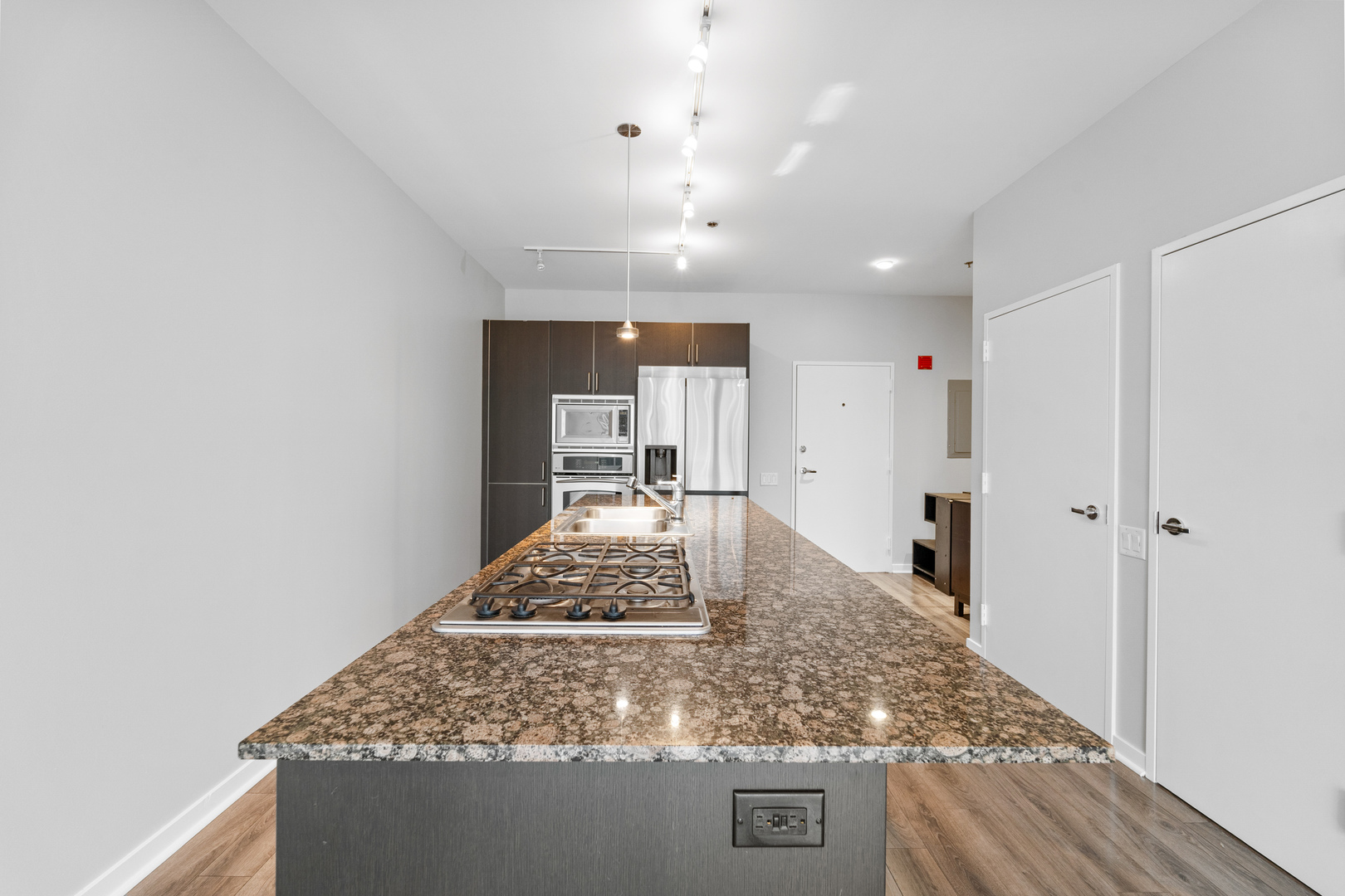 653 N Kingsbury Street Unit: 2004