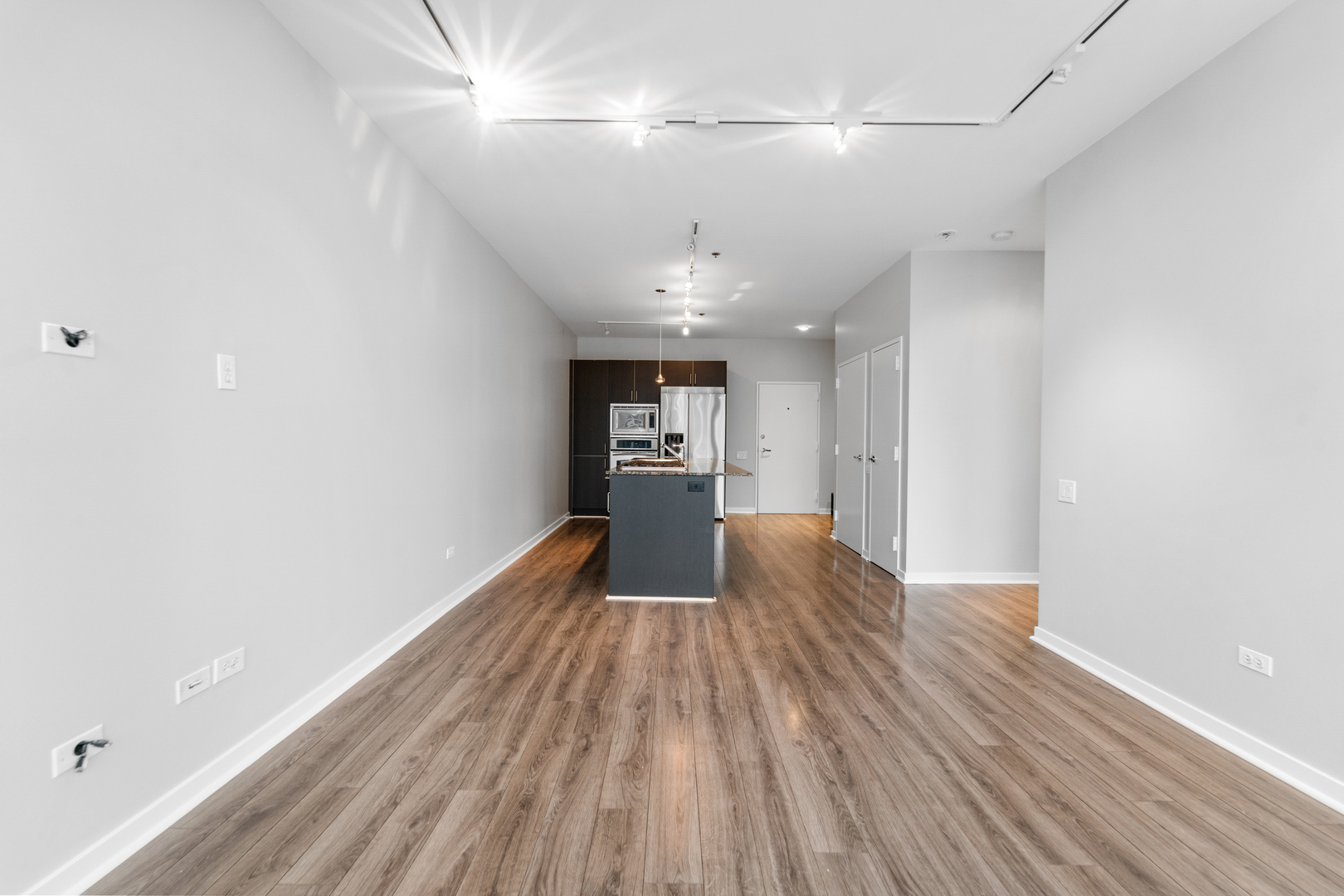 653 N Kingsbury Street Unit: 2004