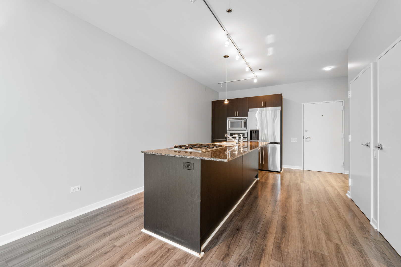653 N Kingsbury Street Unit: 2004