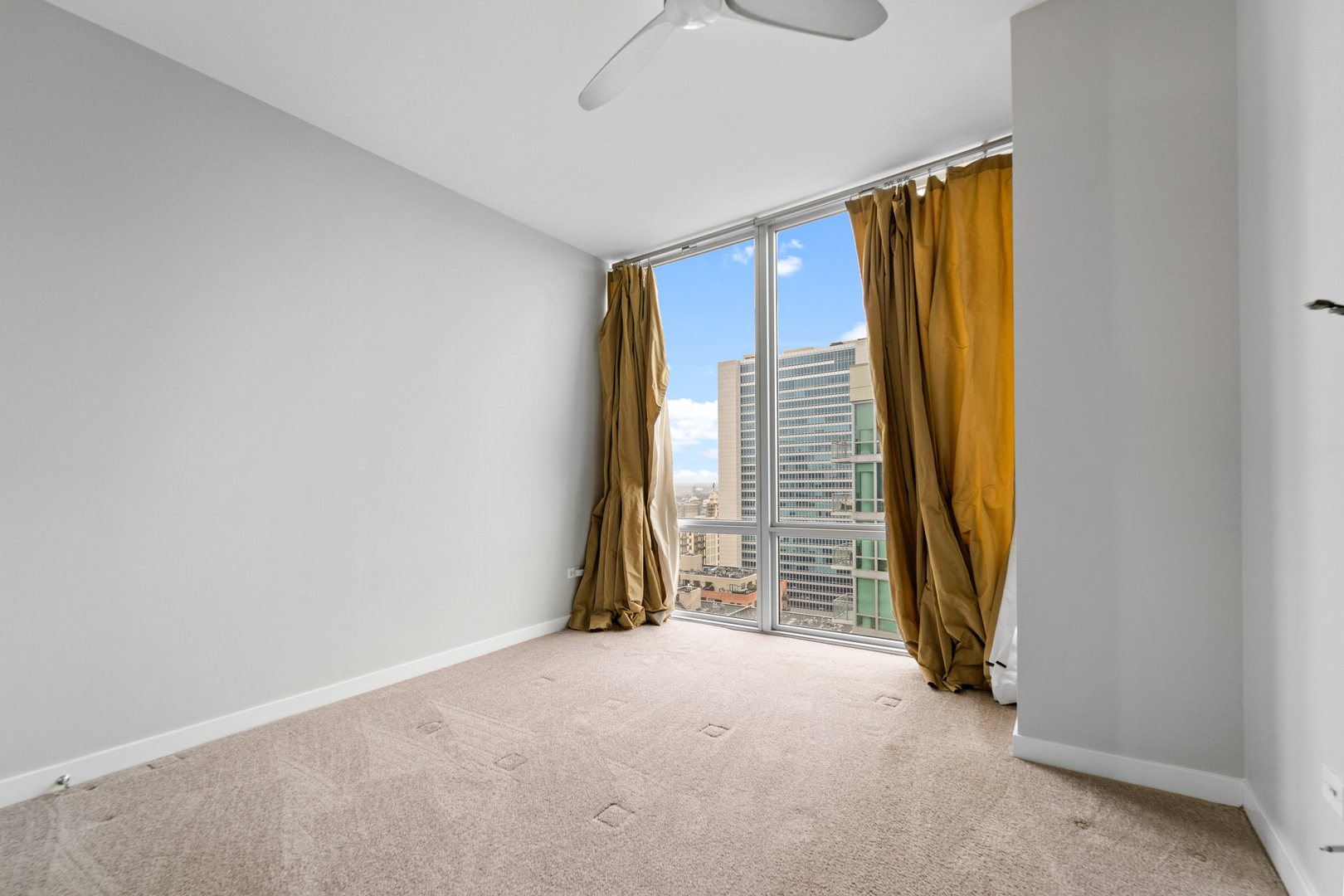 653 N Kingsbury Street Unit: 2004