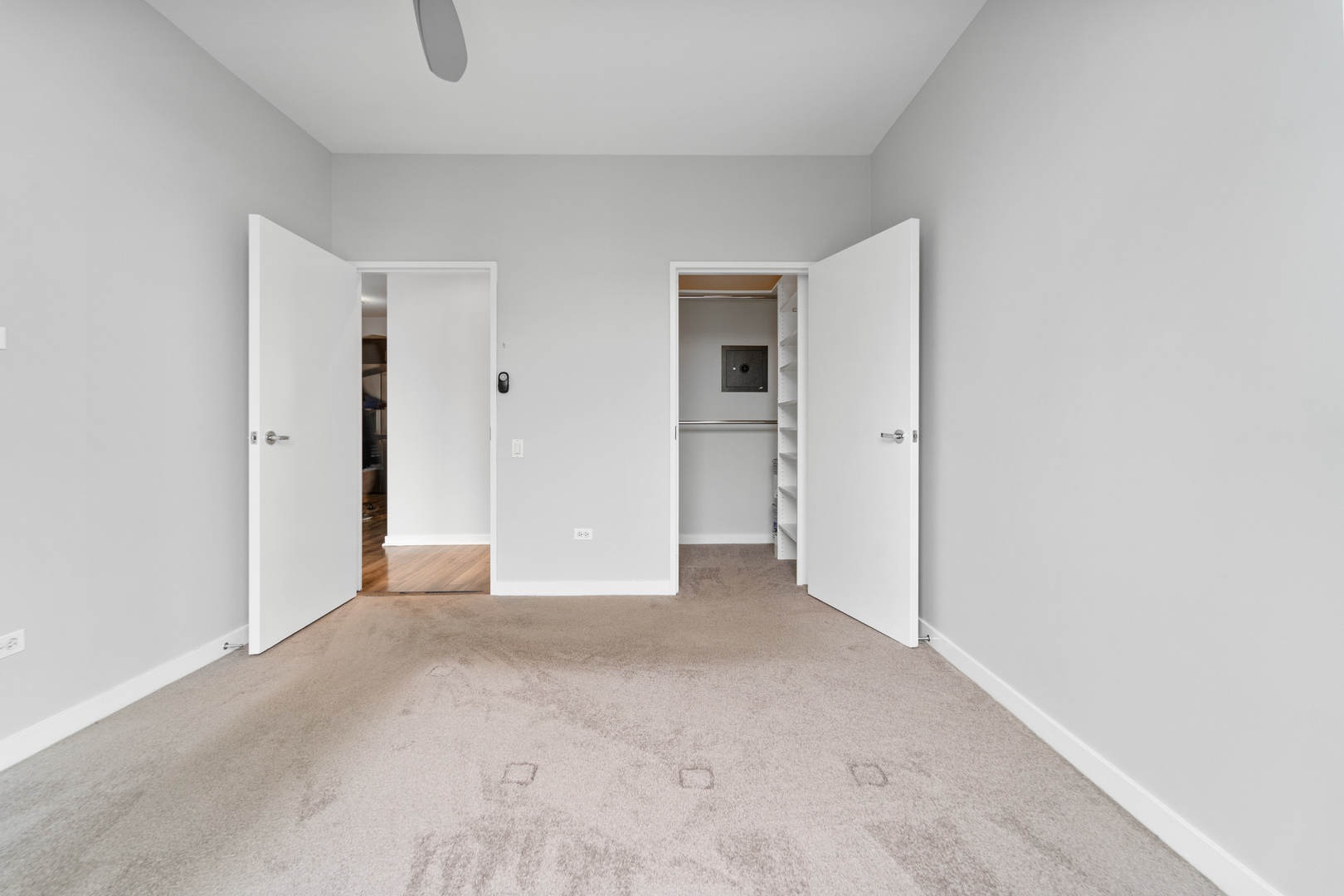 653 N Kingsbury Street Unit: 2004