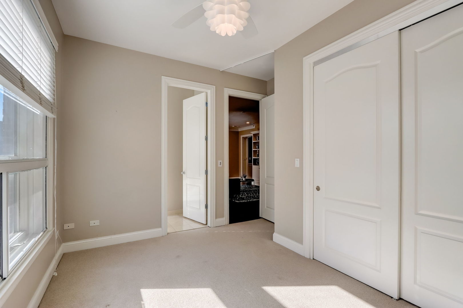 700 W Grand Avenue Unit: 4EW
