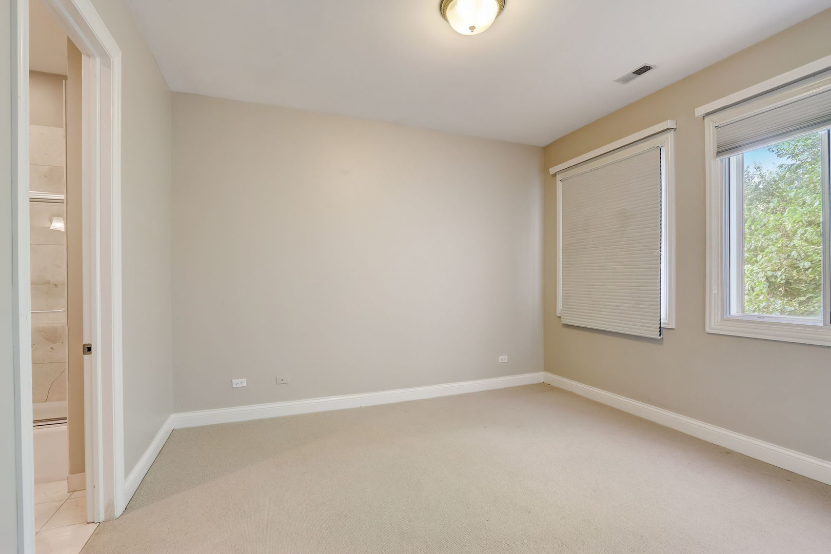 700 W Grand Avenue Unit: 4EW