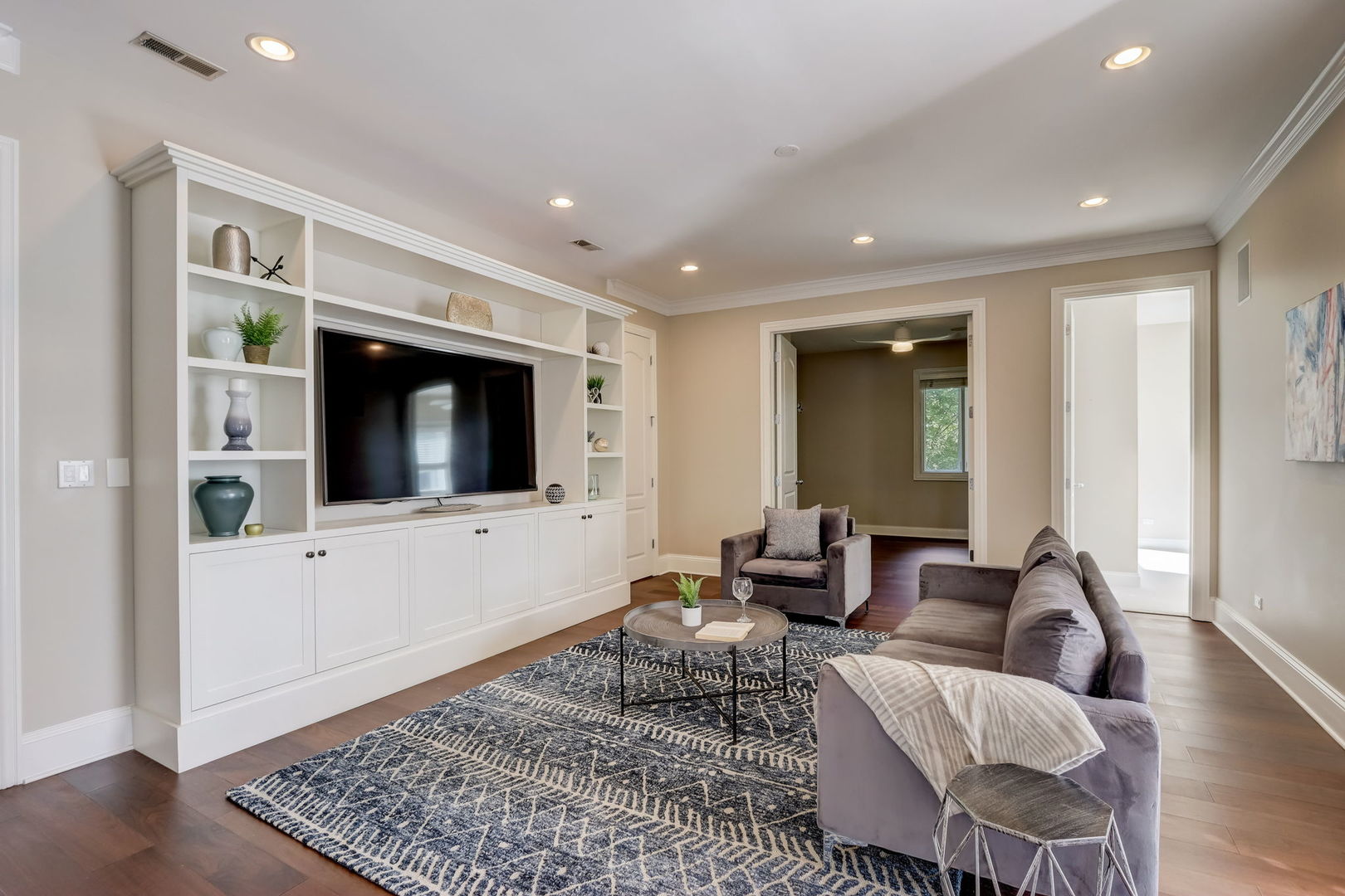700 W Grand Avenue Unit: 4EW