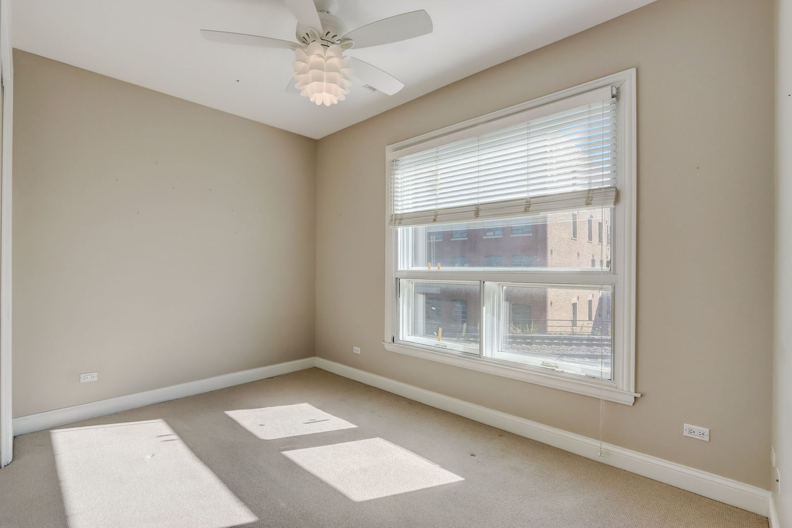 700 W Grand Avenue Unit: 4EW