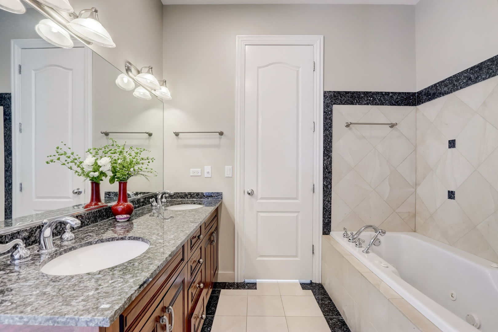 700 W Grand Avenue Unit: 4EW