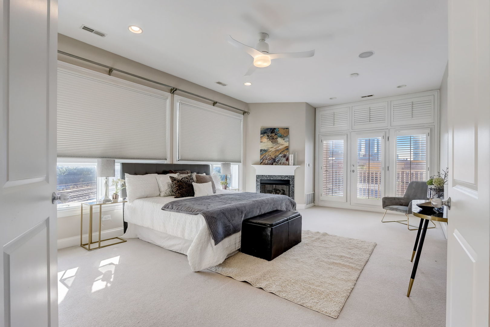 700 W Grand Avenue Unit: 4EW