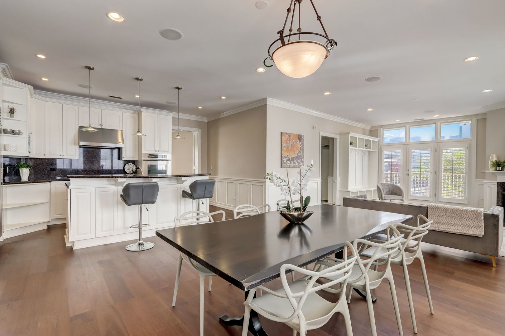 700 W Grand Avenue Unit: 4EW