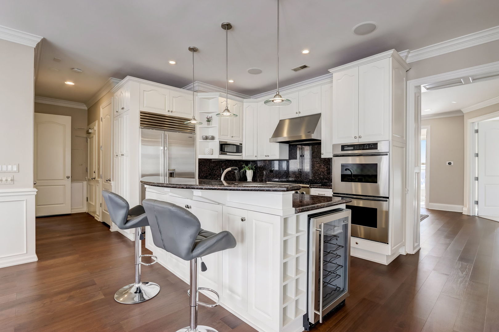700 W Grand Avenue Unit: 4EW