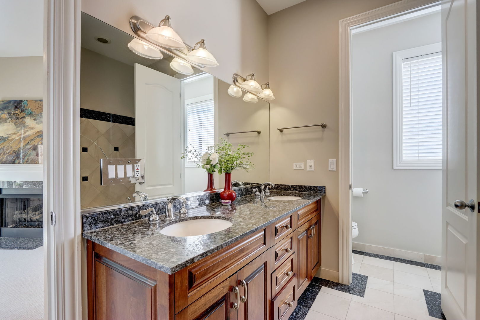700 W Grand Avenue Unit: 4EW