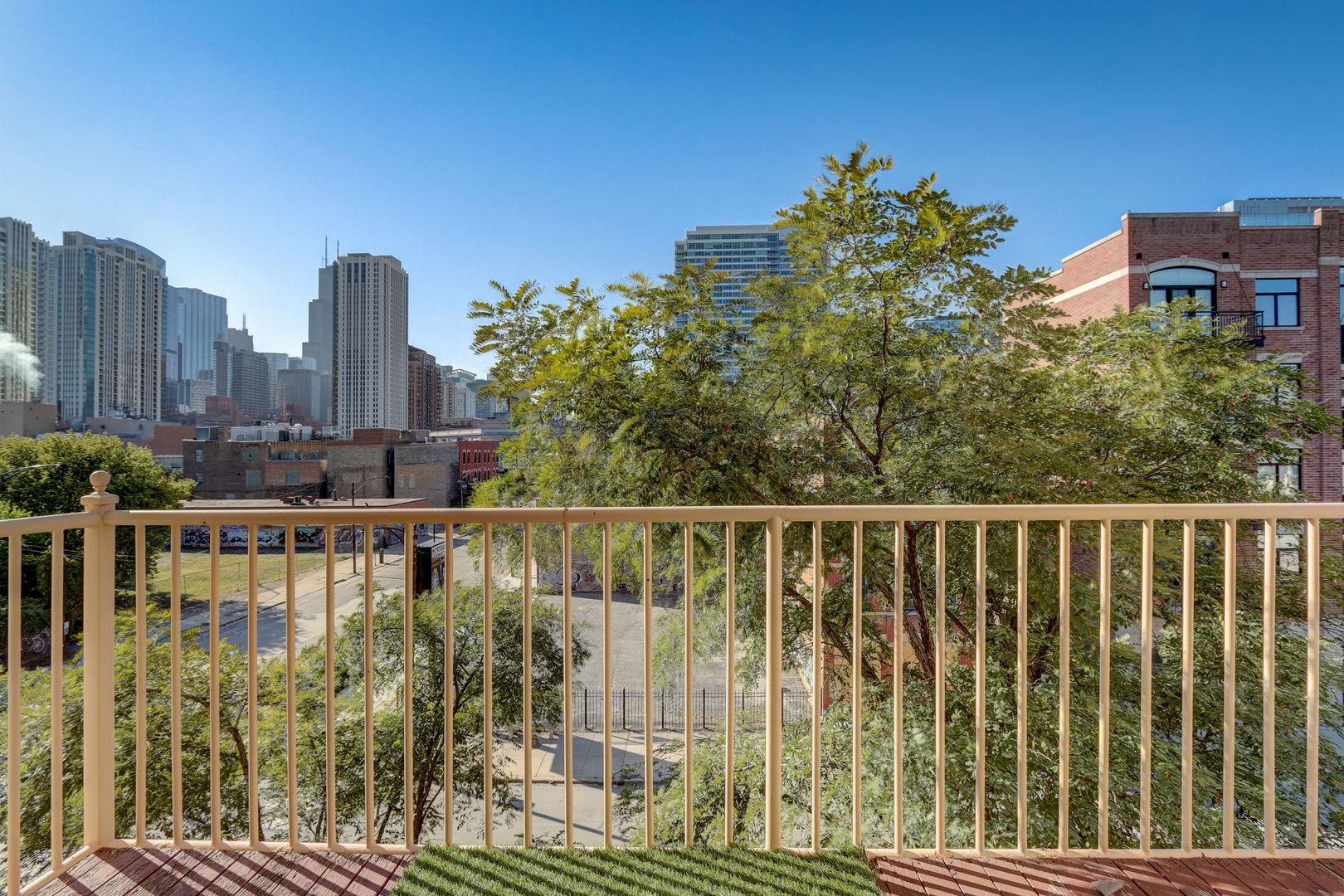 700 W Grand Avenue Unit: 4EW