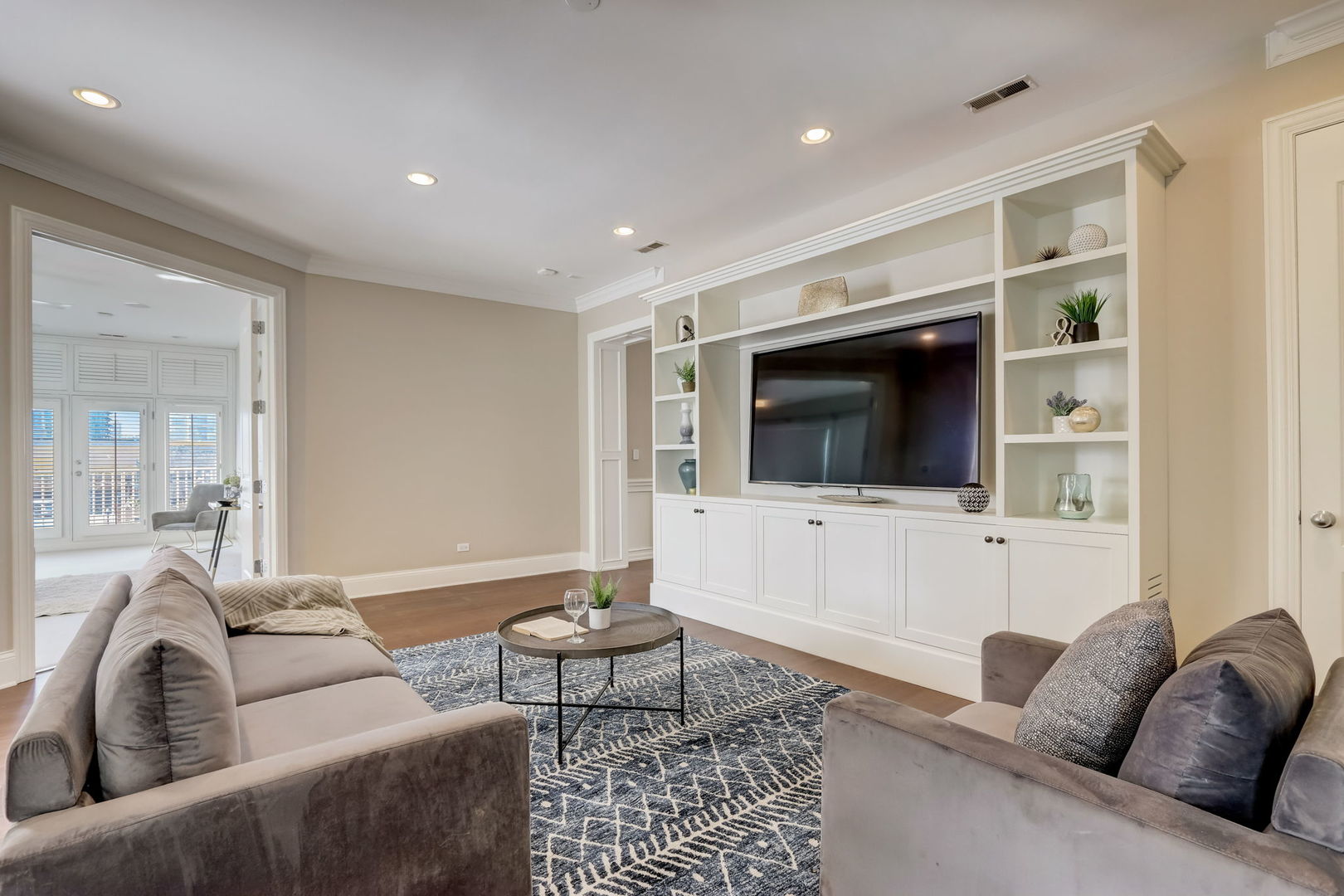 700 W Grand Avenue Unit: 4EW