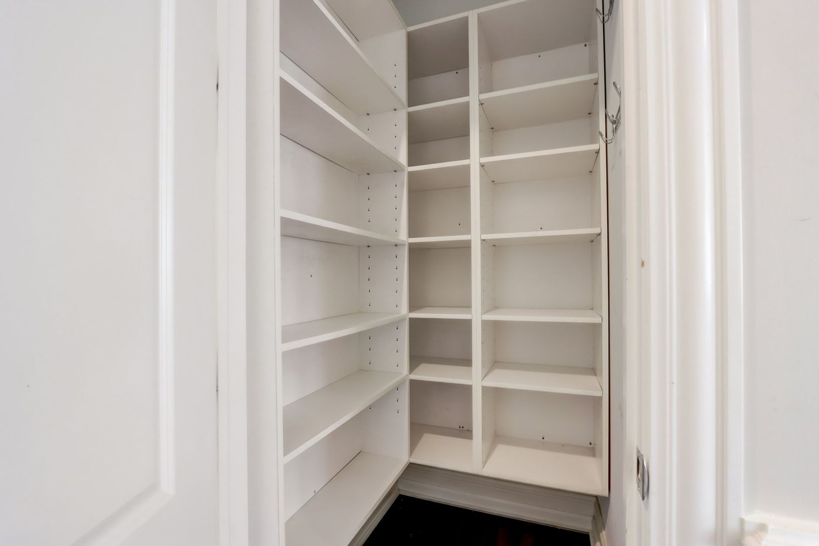700 W Grand Avenue Unit: 4EW