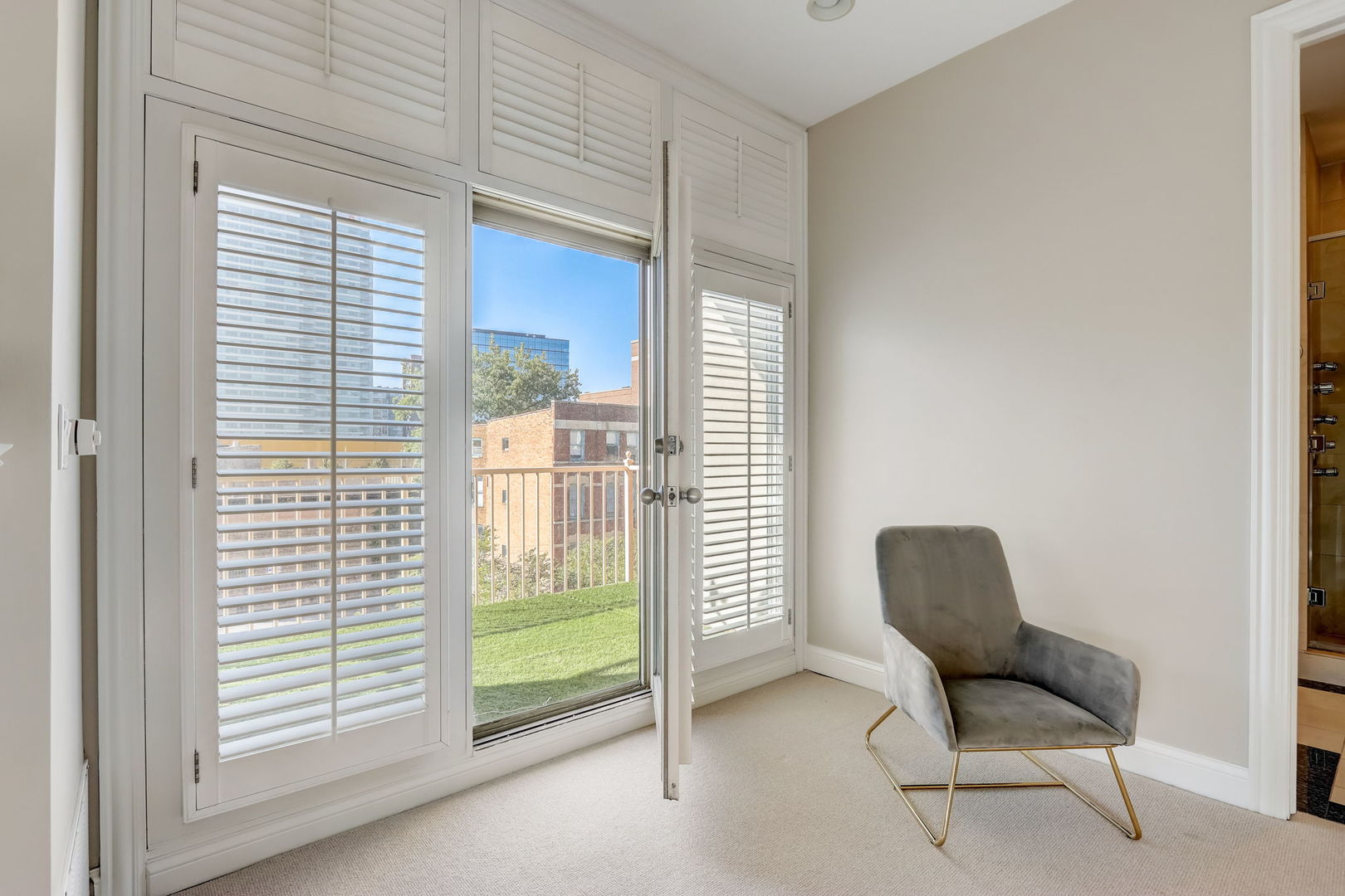 700 W Grand Avenue Unit: 4EW