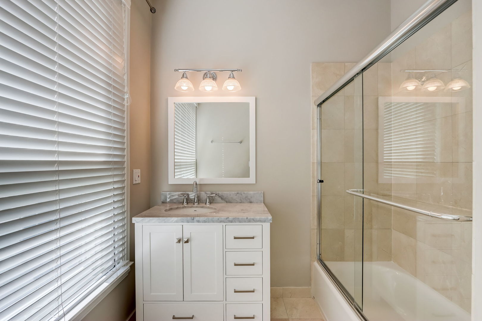 700 W Grand Avenue Unit: 4EW