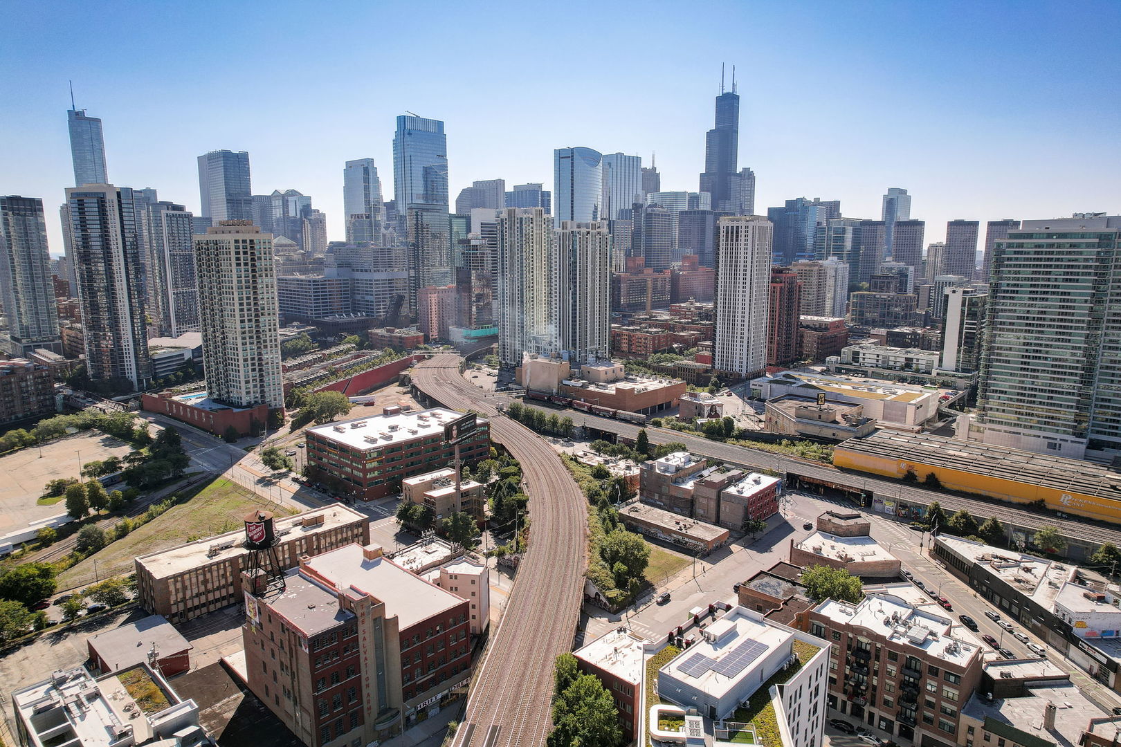 700 W Grand Avenue Unit: 4EW