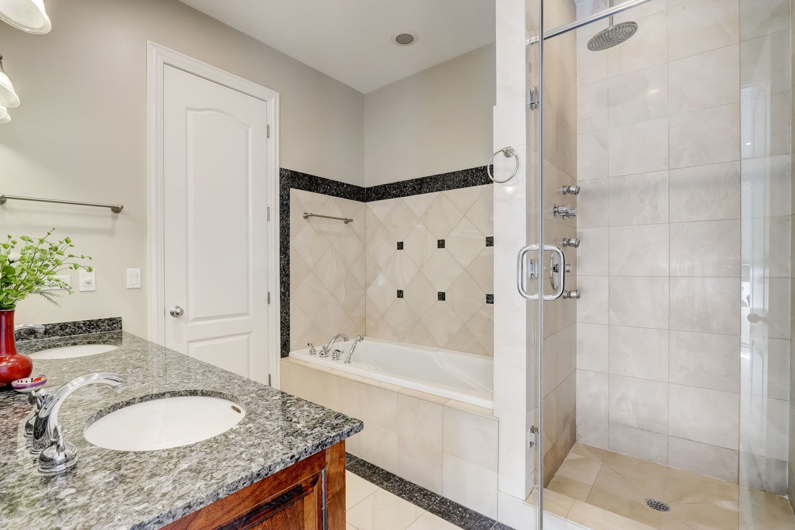 700 W Grand Avenue Unit: 4EW