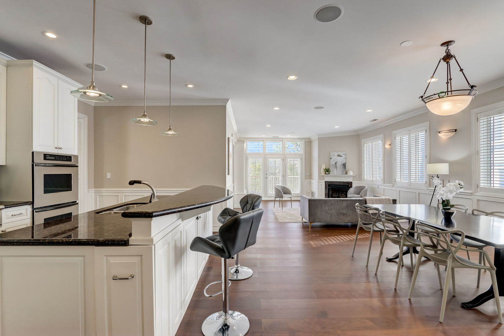 700 W Grand Avenue Unit: 4EW