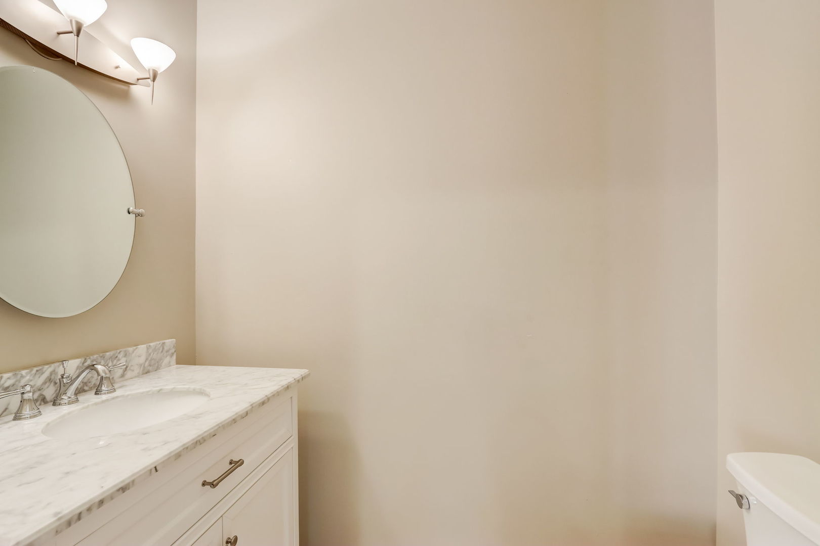 700 W Grand Avenue Unit: 4EW