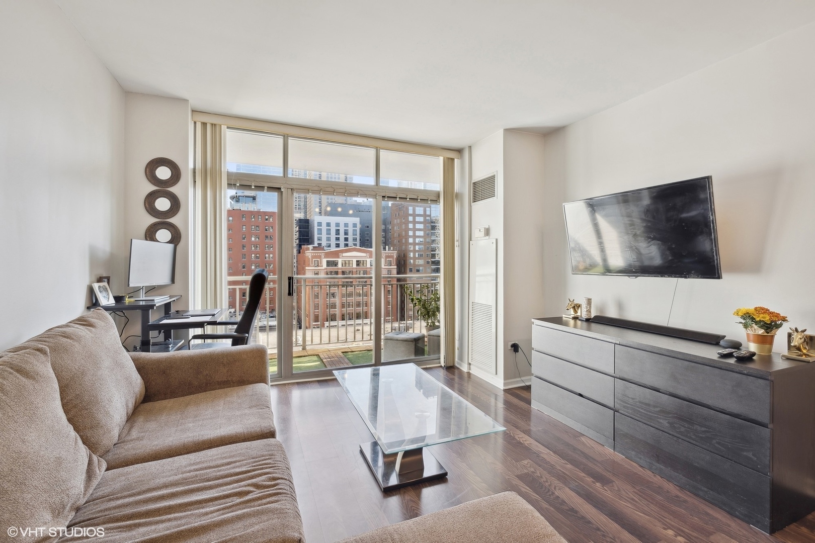 600 N Dearborn Street Unit: 1010