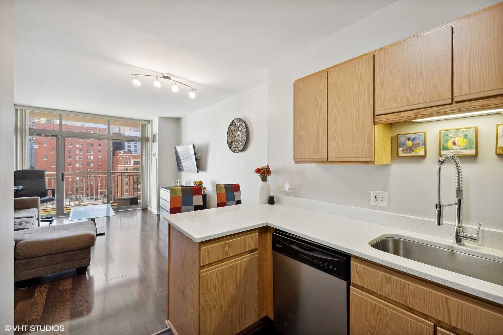 600 N Dearborn Street Unit: 1010