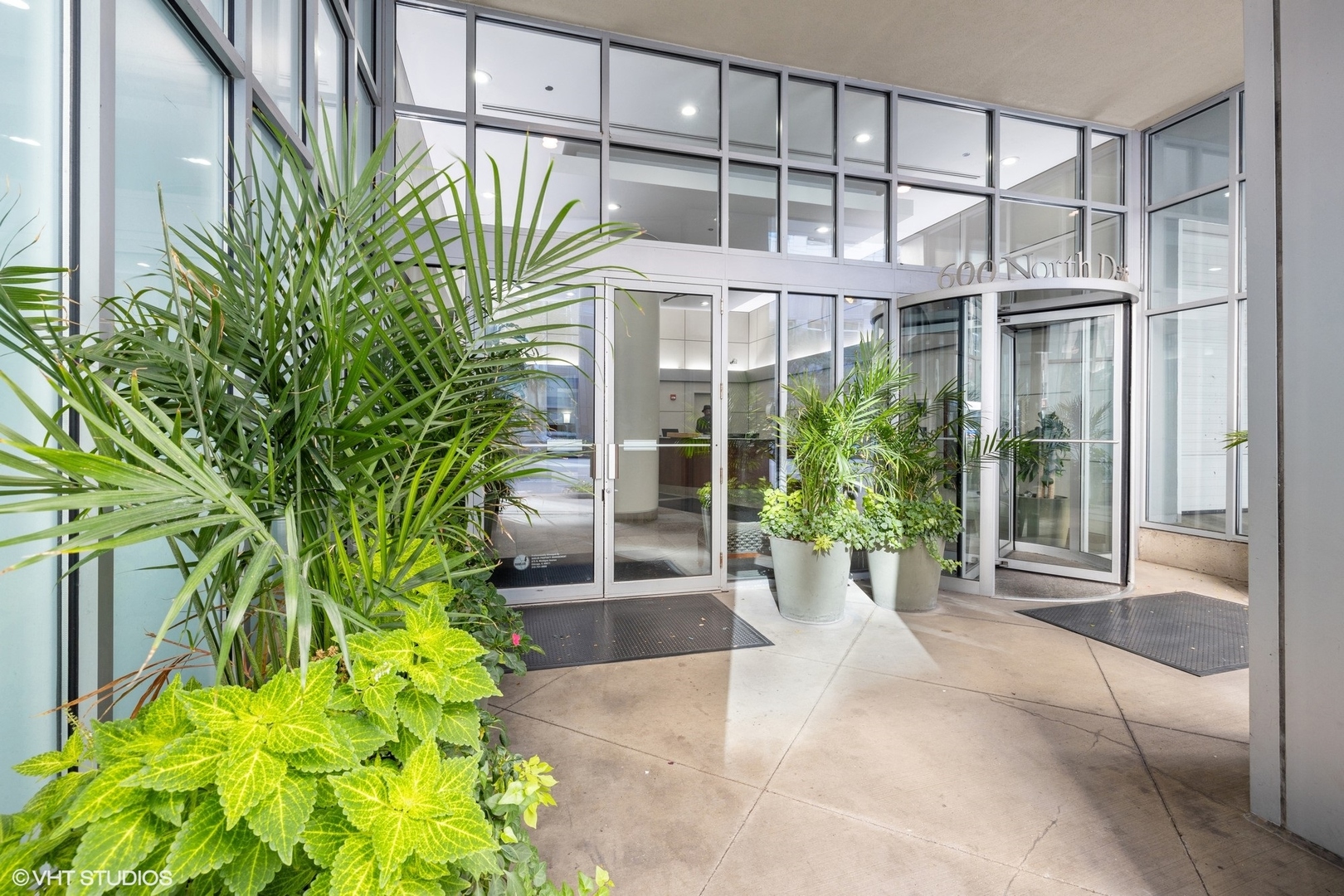 600 N Dearborn Street Unit: 1010