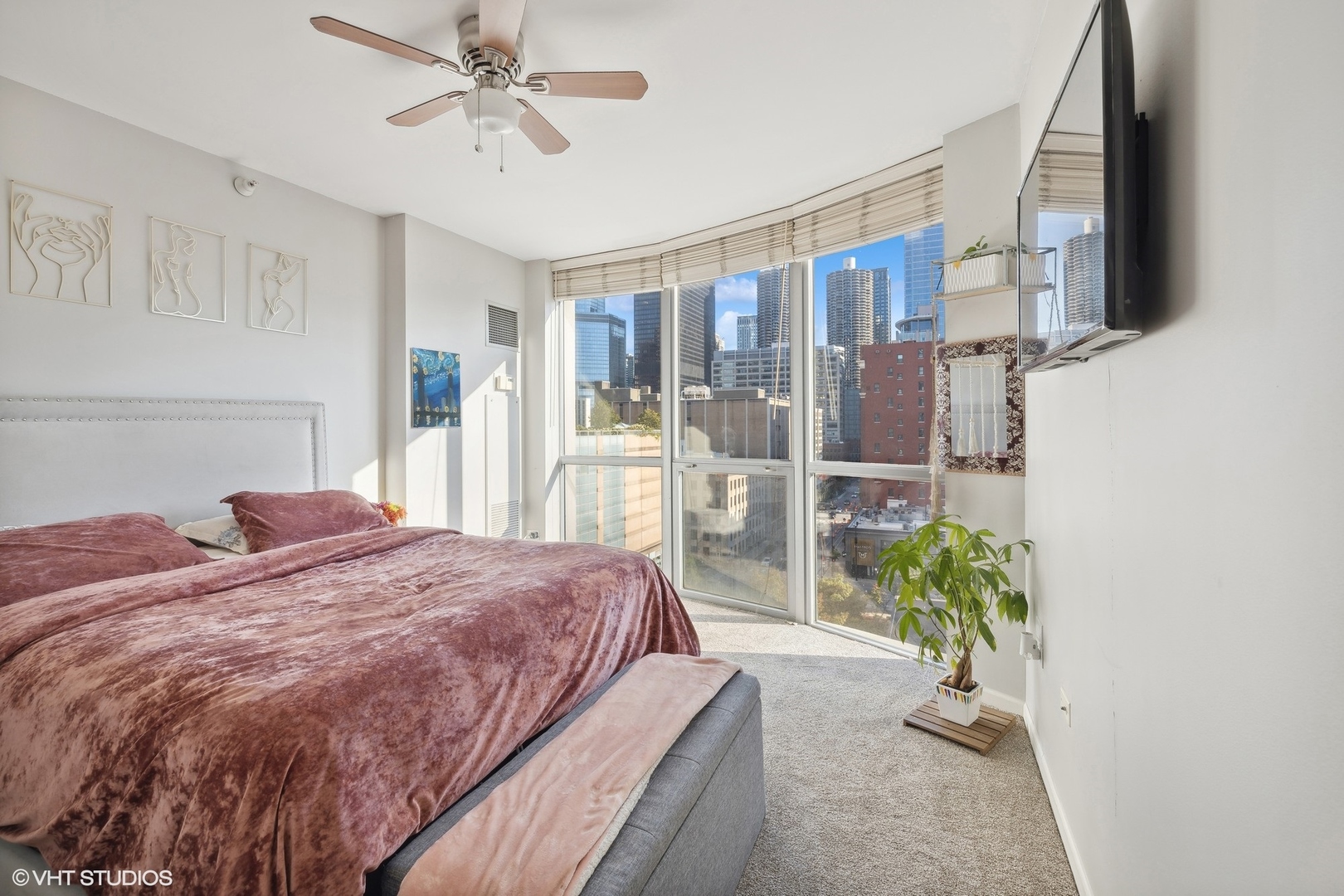 600 N Dearborn Street Unit: 1010