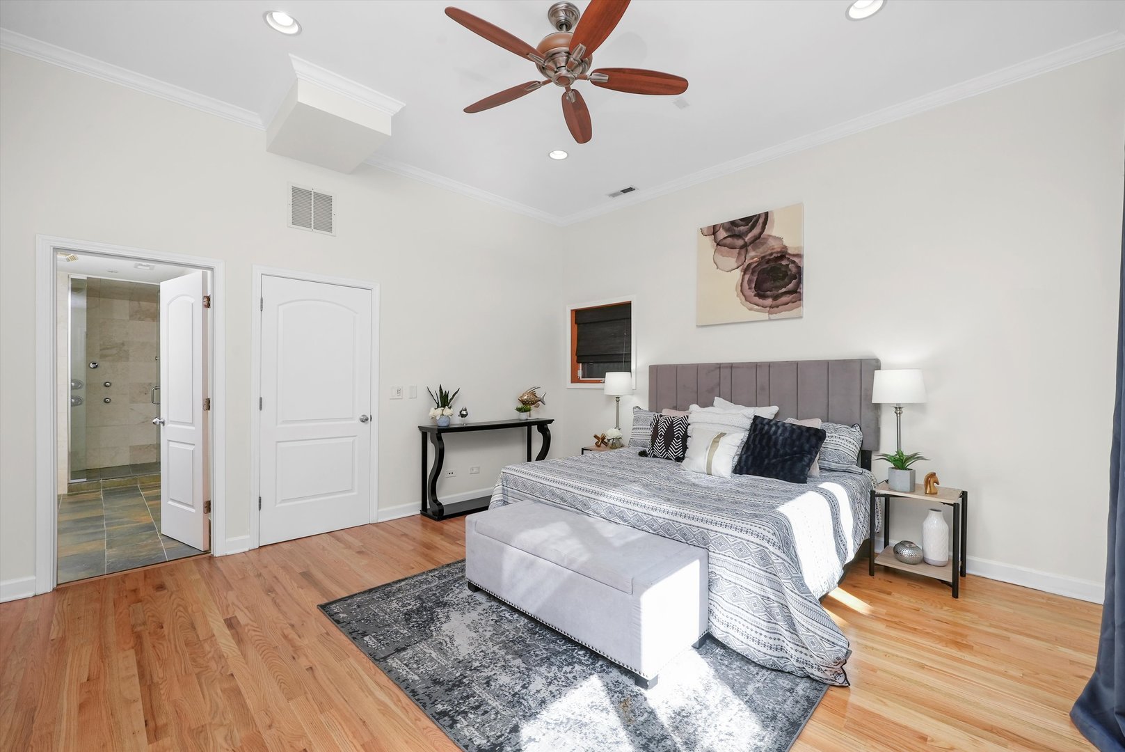 1057 N MARSHFIELD Avenue Unit: A