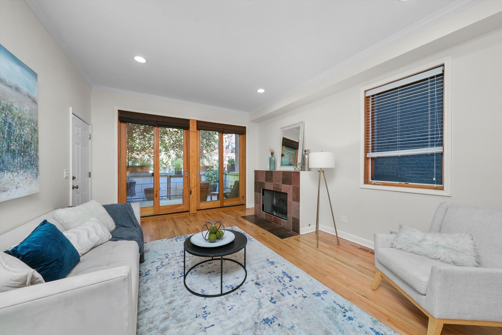 1057 N MARSHFIELD Avenue Unit: A