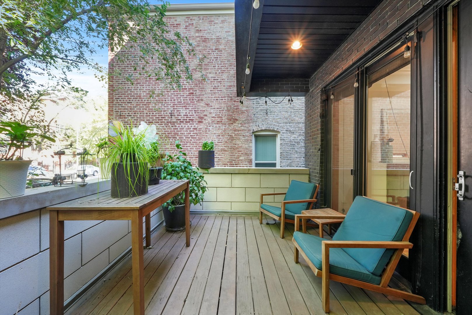 1057 N MARSHFIELD Avenue Unit: A