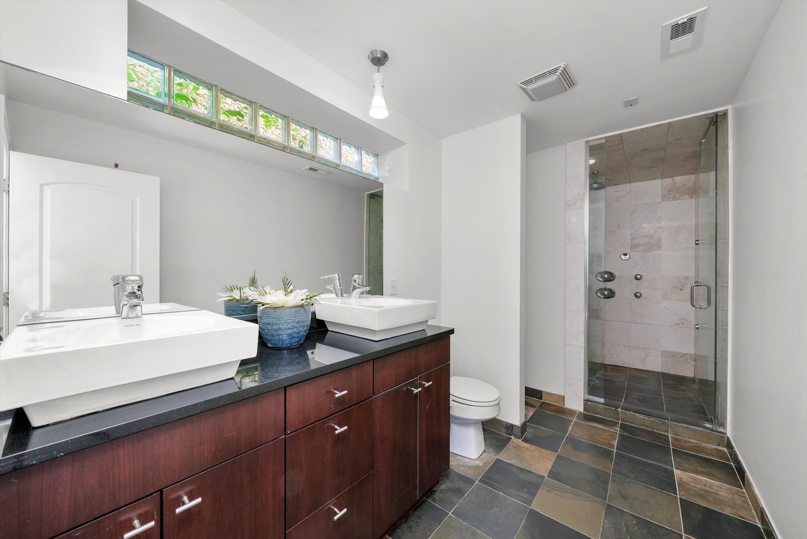 1057 N MARSHFIELD Avenue Unit: A