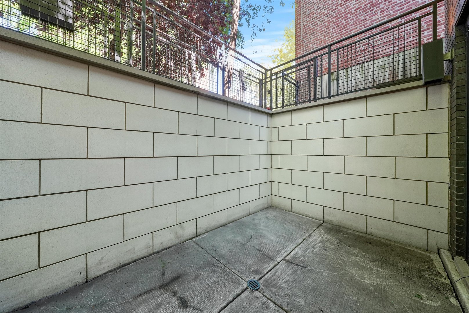 1057 N MARSHFIELD Avenue Unit: A