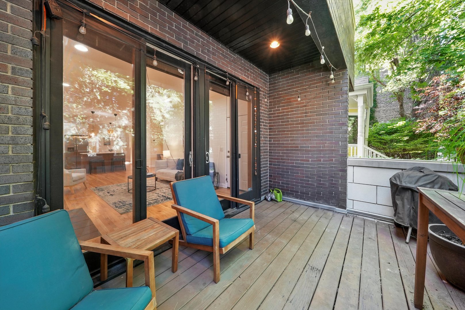 1057 N MARSHFIELD Avenue Unit: A