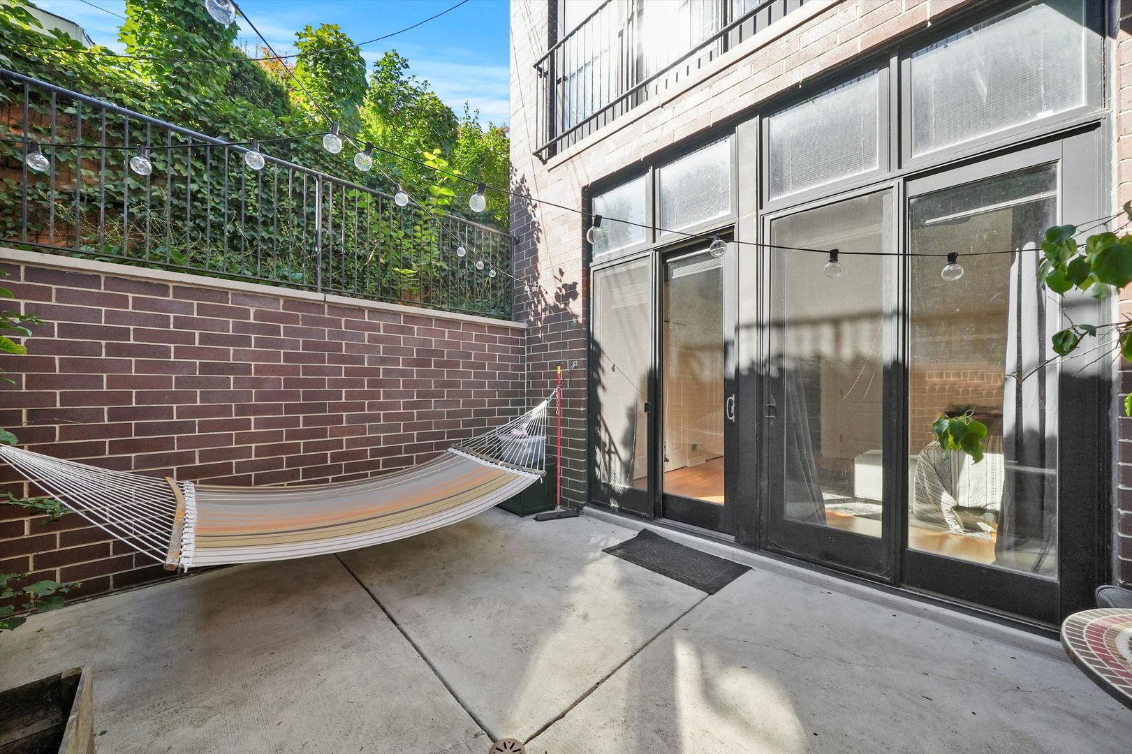 1057 N MARSHFIELD Avenue Unit: A