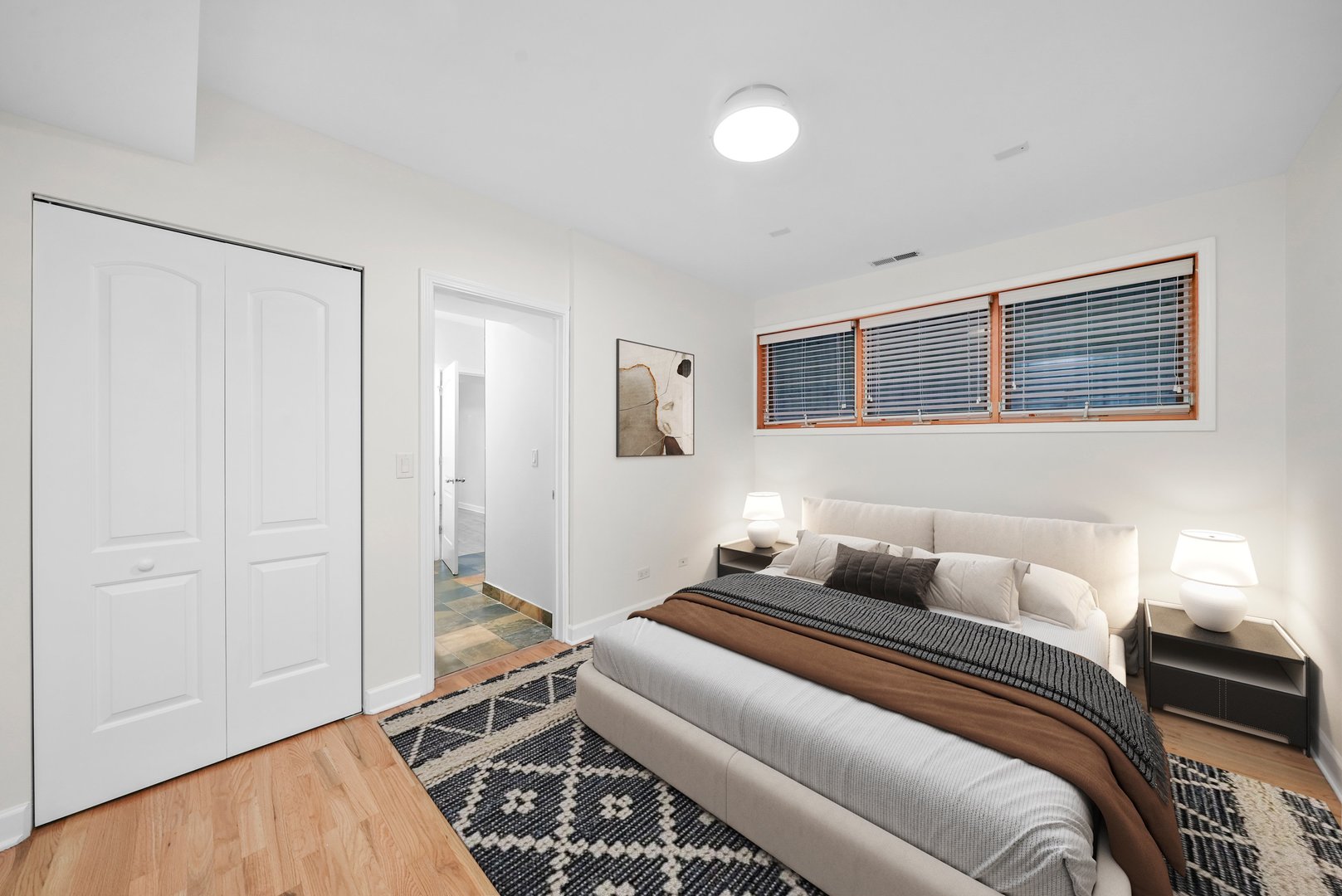 1057 N MARSHFIELD Avenue Unit: A