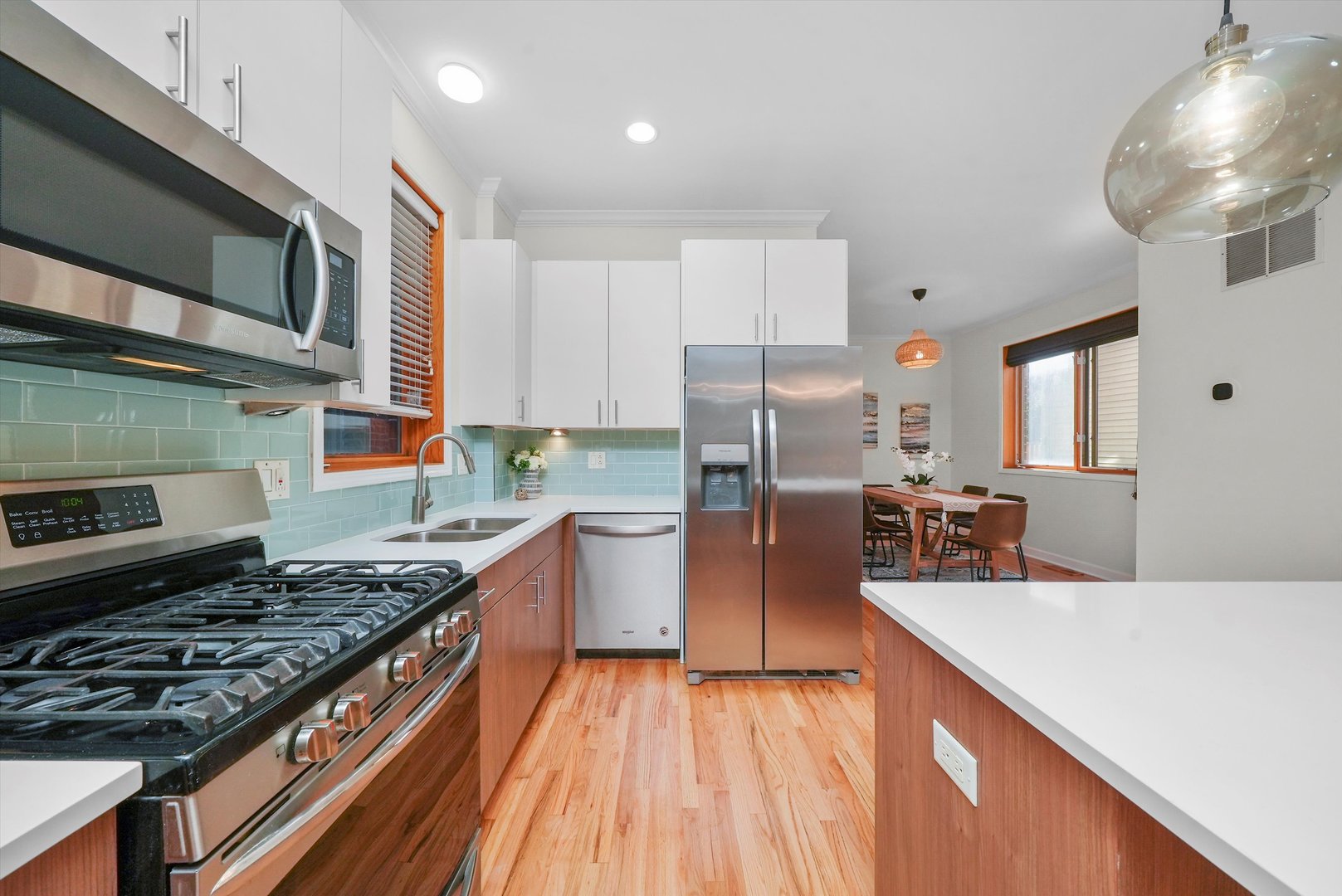 1057 N MARSHFIELD Avenue Unit: A