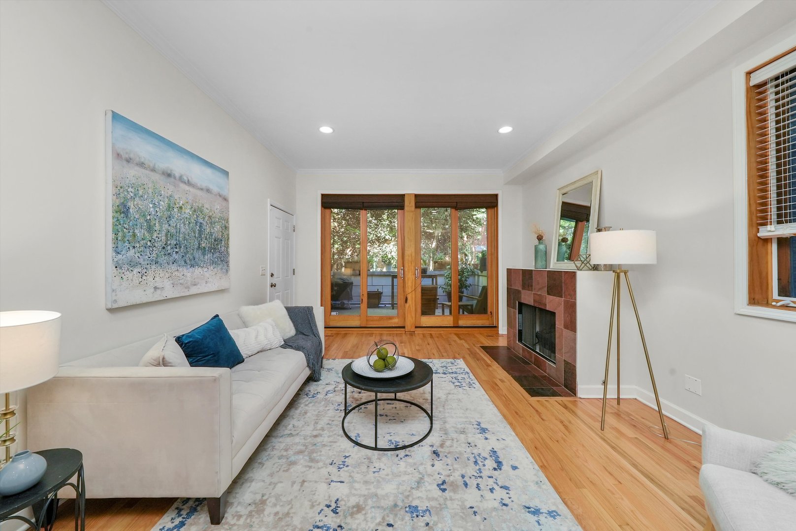 1057 N MARSHFIELD Avenue Unit: A