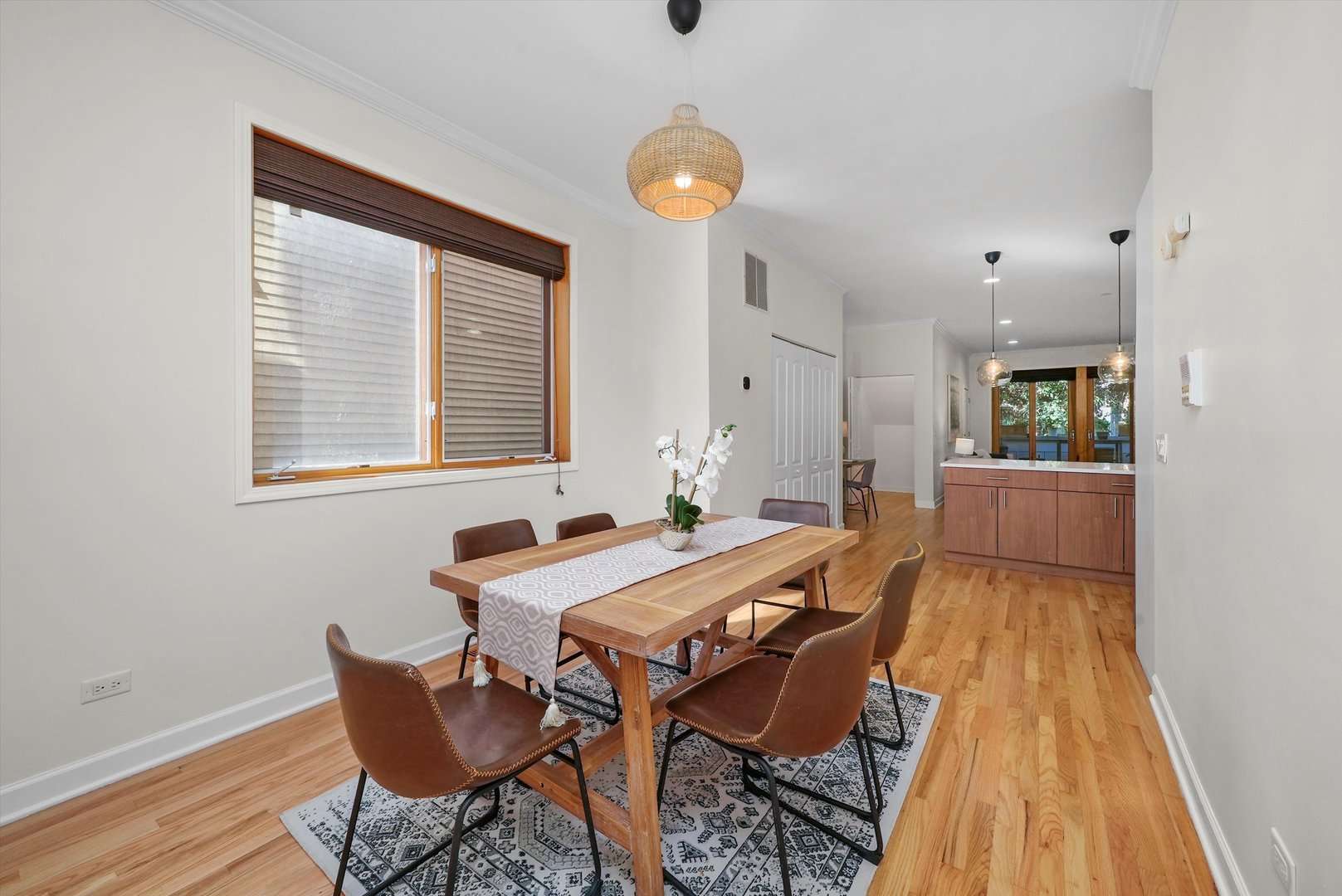 1057 N MARSHFIELD Avenue Unit: A