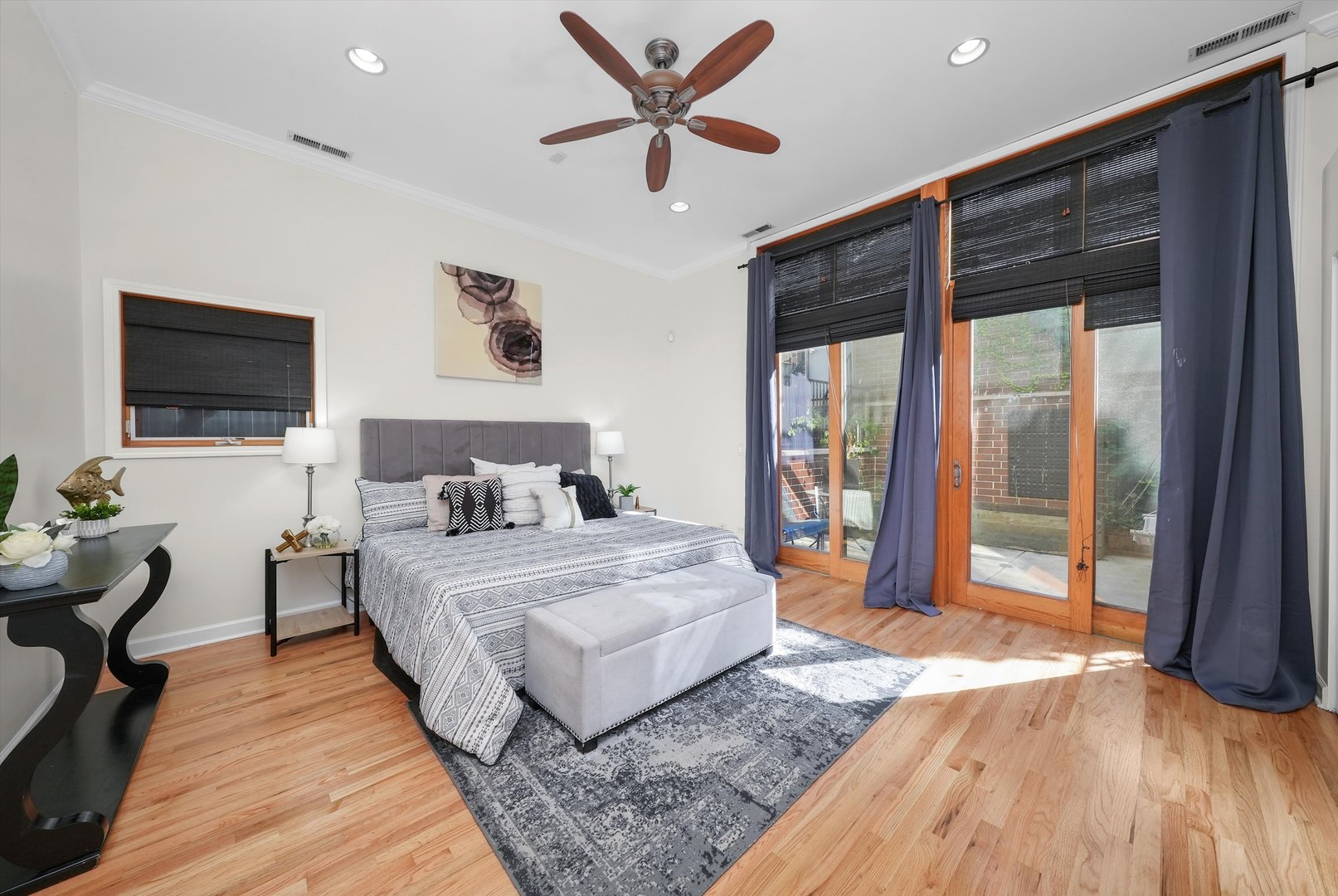 1057 N MARSHFIELD Avenue Unit: A